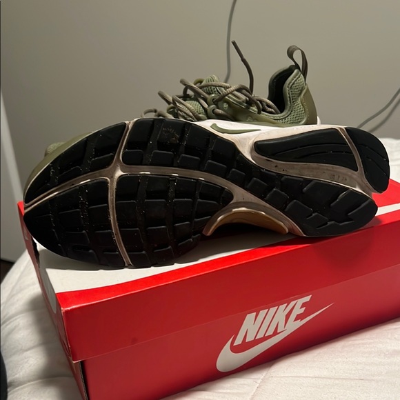 Nike Olive Green Sneakers with Breathable Fabric and Low-Top Design - Picture 2 of 5